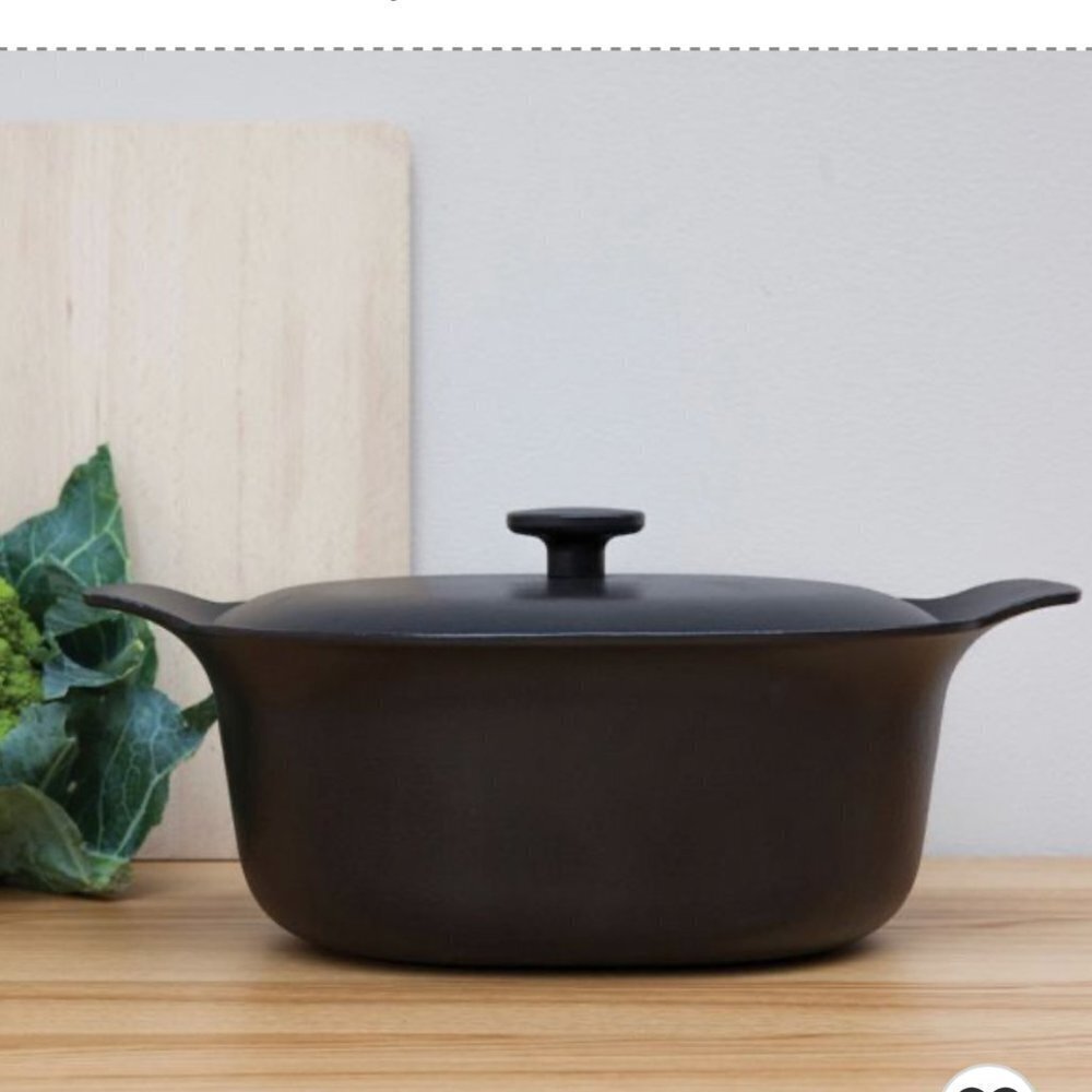 BERGHOFF INTERNATIONAL Black Ron Cast Iron 5.5 Quart Covered Casserole - Picture 3 of 4